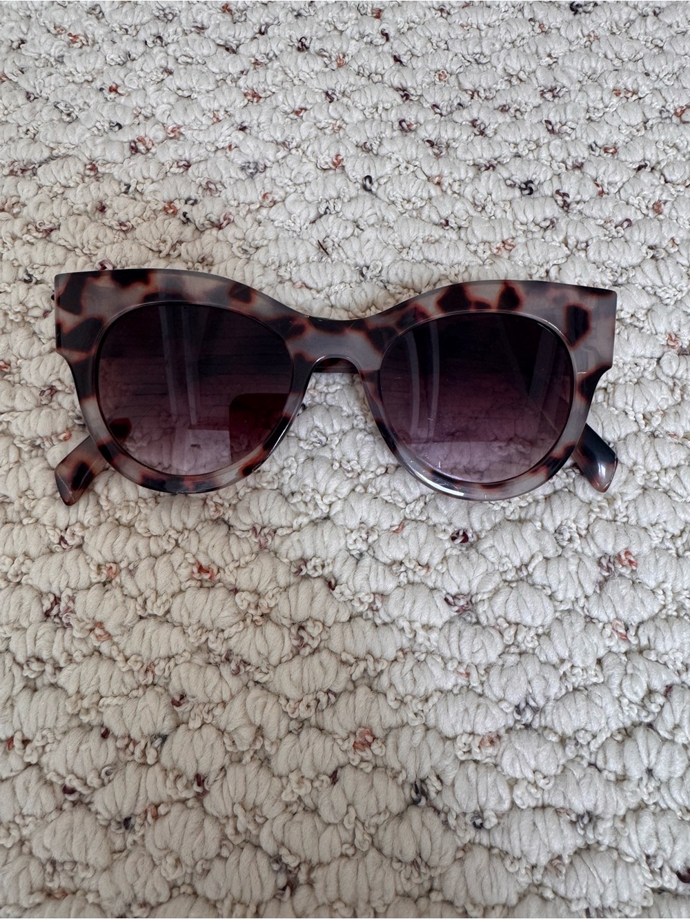 Tortoiseshell Round Cat-Eye Sunglasses - Brown Gradient Lenses 0134